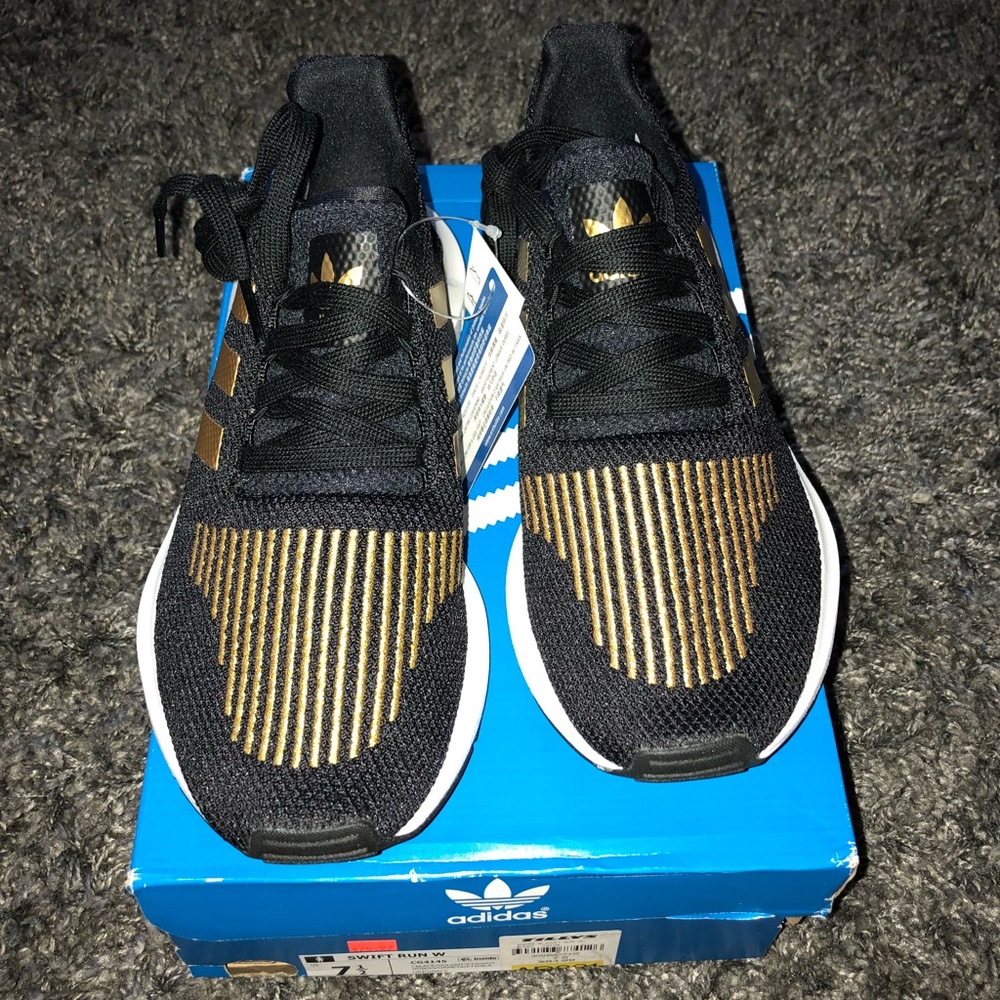 Adidas women’s Swift run shoes